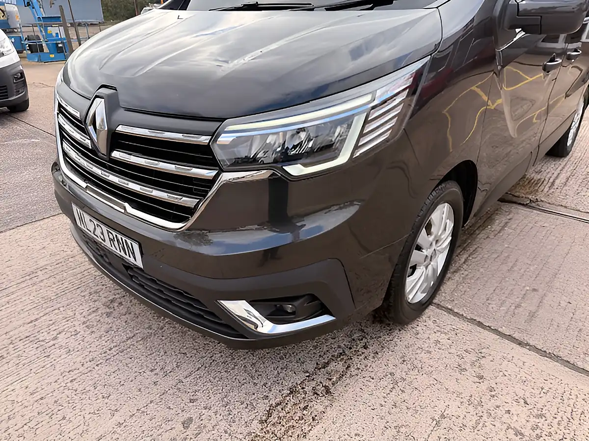 Used 2023 Renault Trafic SL28 Sport White - Interior and Exterior details 12
