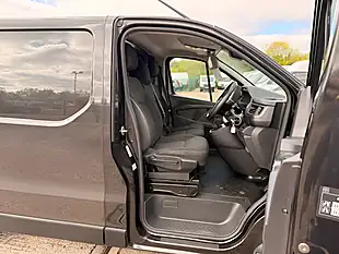 Used 2023 Renault Trafic SL28 Sport White - Interior and Exterior details 16