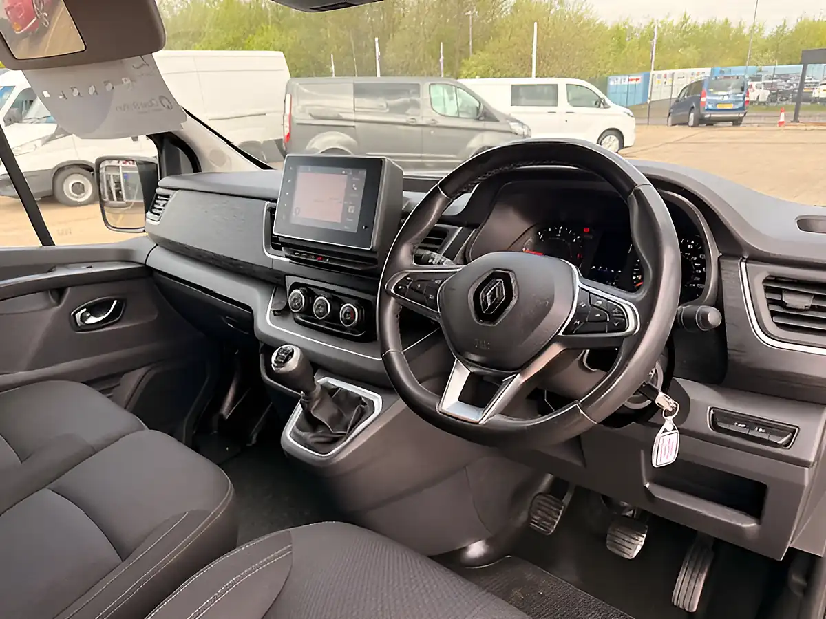 Used 2023 Renault Trafic SL28 Sport White - Interior and Exterior details 18