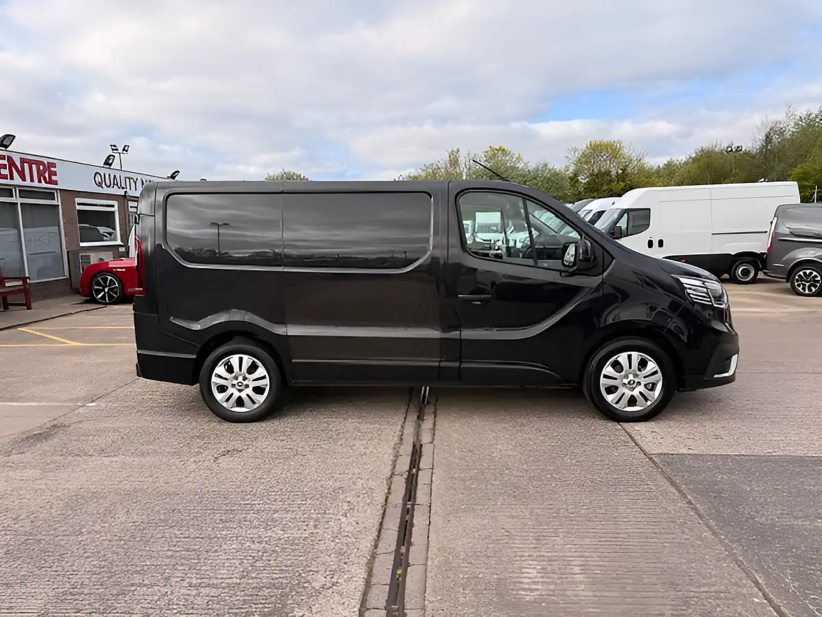 Used 2023 Renault Trafic SL28 Sport White - Interior and Exterior details 2