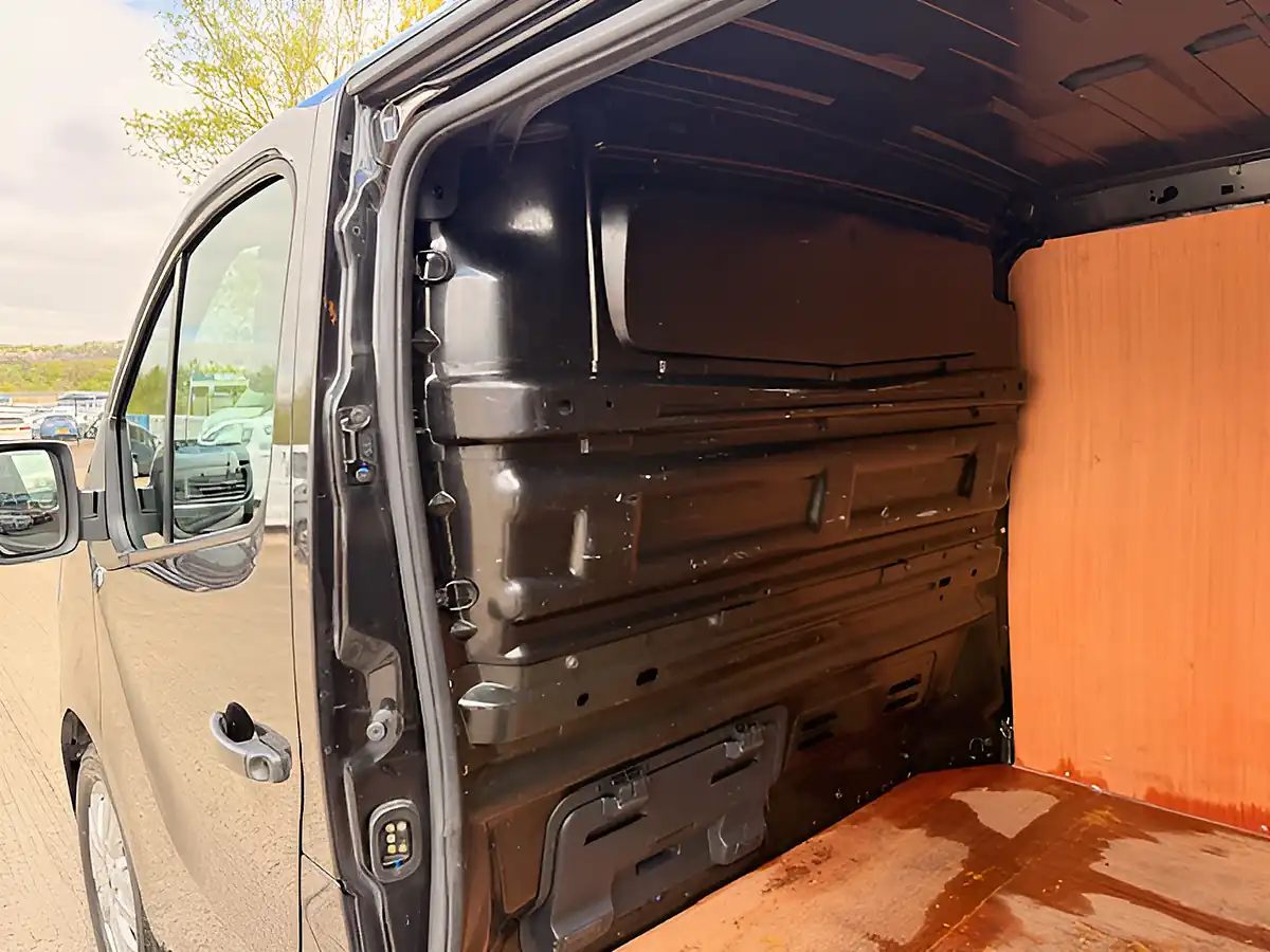 Used 2023 Renault Trafic SL28 Sport White - Interior and Exterior details 8