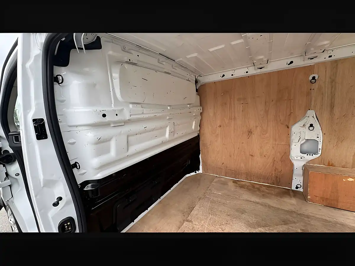 Used 2023 Renault Trafic SL30 Advance Glacier White - Interior and Exterior details 10