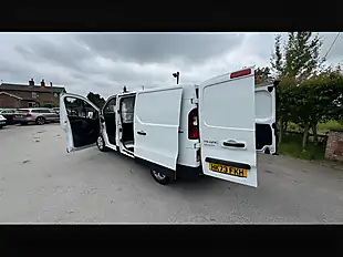 Used 2023 Renault Trafic SL30 Advance Glacier White - Interior and Exterior details 11