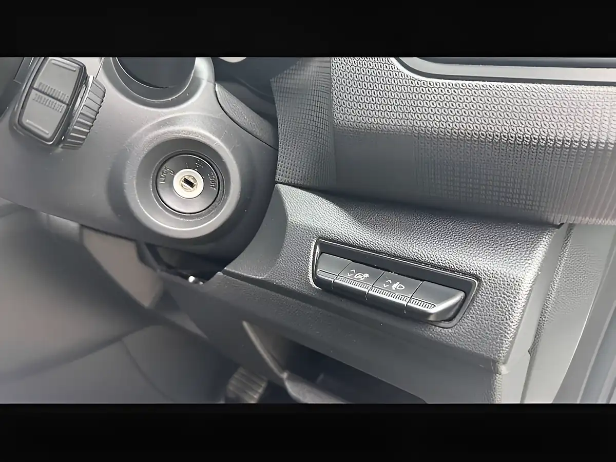 Used 2023 Renault Trafic SL30 Advance Glacier White - Interior and Exterior details 15