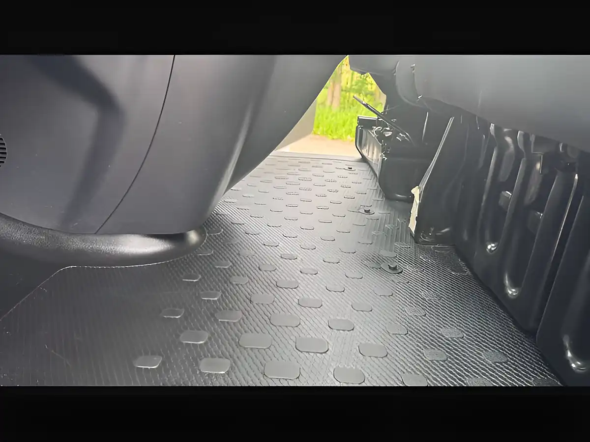 Used 2023 Renault Trafic SL30 Advance Glacier White - Interior and Exterior details 17