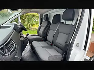 Used 2023 Renault Trafic SL30 Advance Glacier White - Interior and Exterior details 18