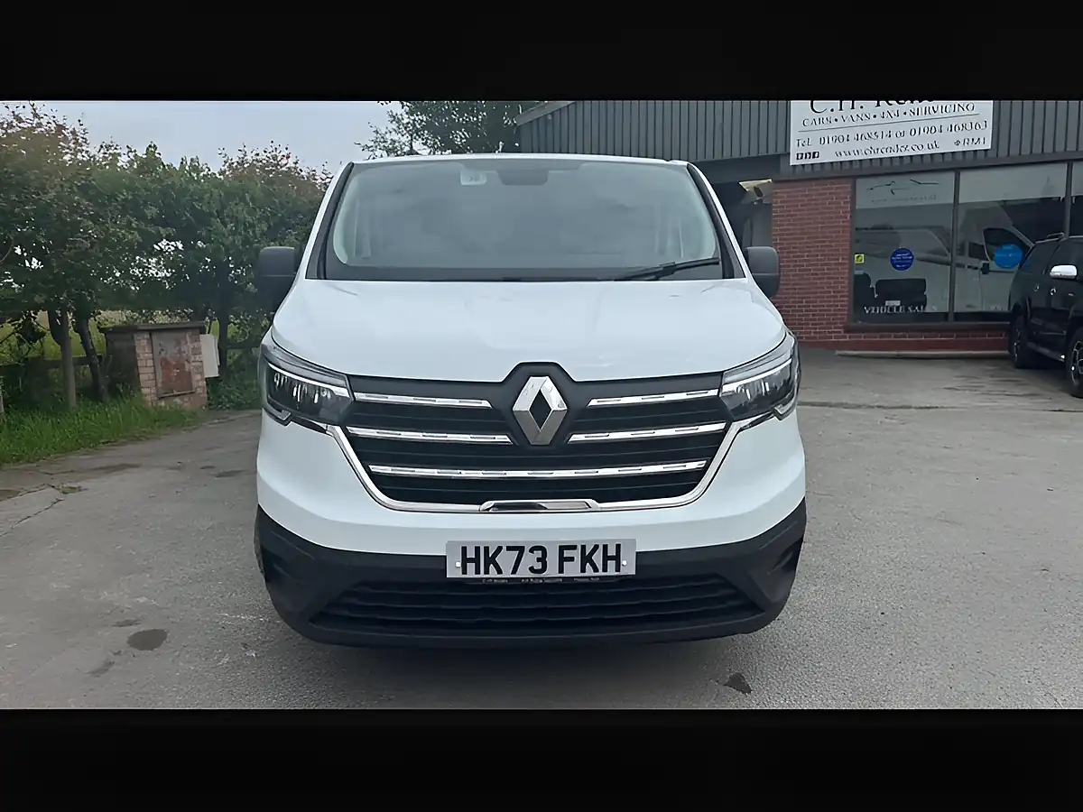 Used 2023 Renault Trafic SL30 Advance Glacier White - Interior and Exterior details 3