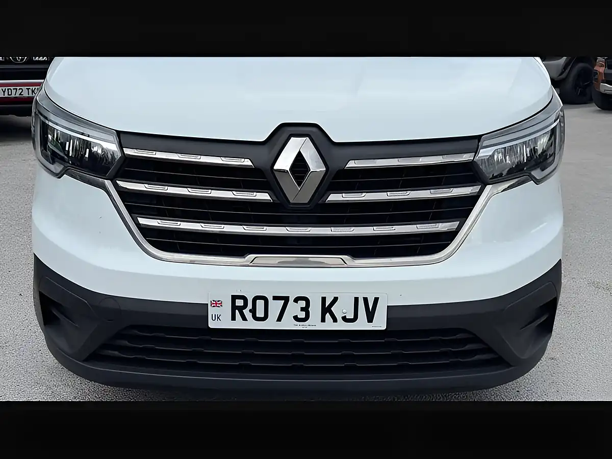 Used 2023 Renault Trafic SL30 Advance Glacier White - Interior and Exterior details 11
