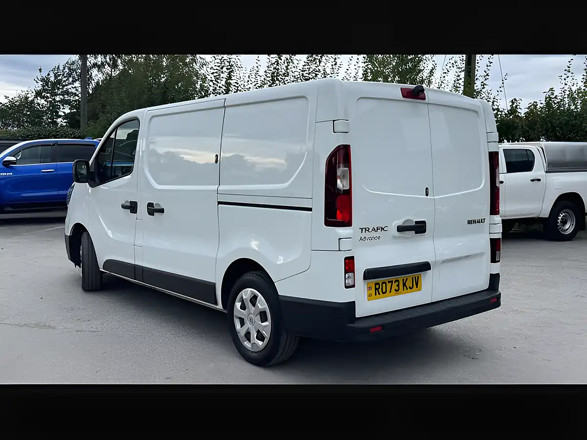 Used 2023 Renault Trafic SL30 Advance Glacier White - Interior and Exterior details 12
