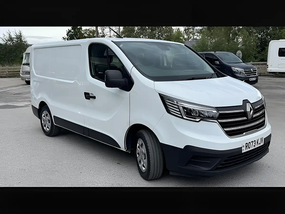 Used 2023 Renault Trafic SL30 Advance Glacier White - Interior and Exterior details 13