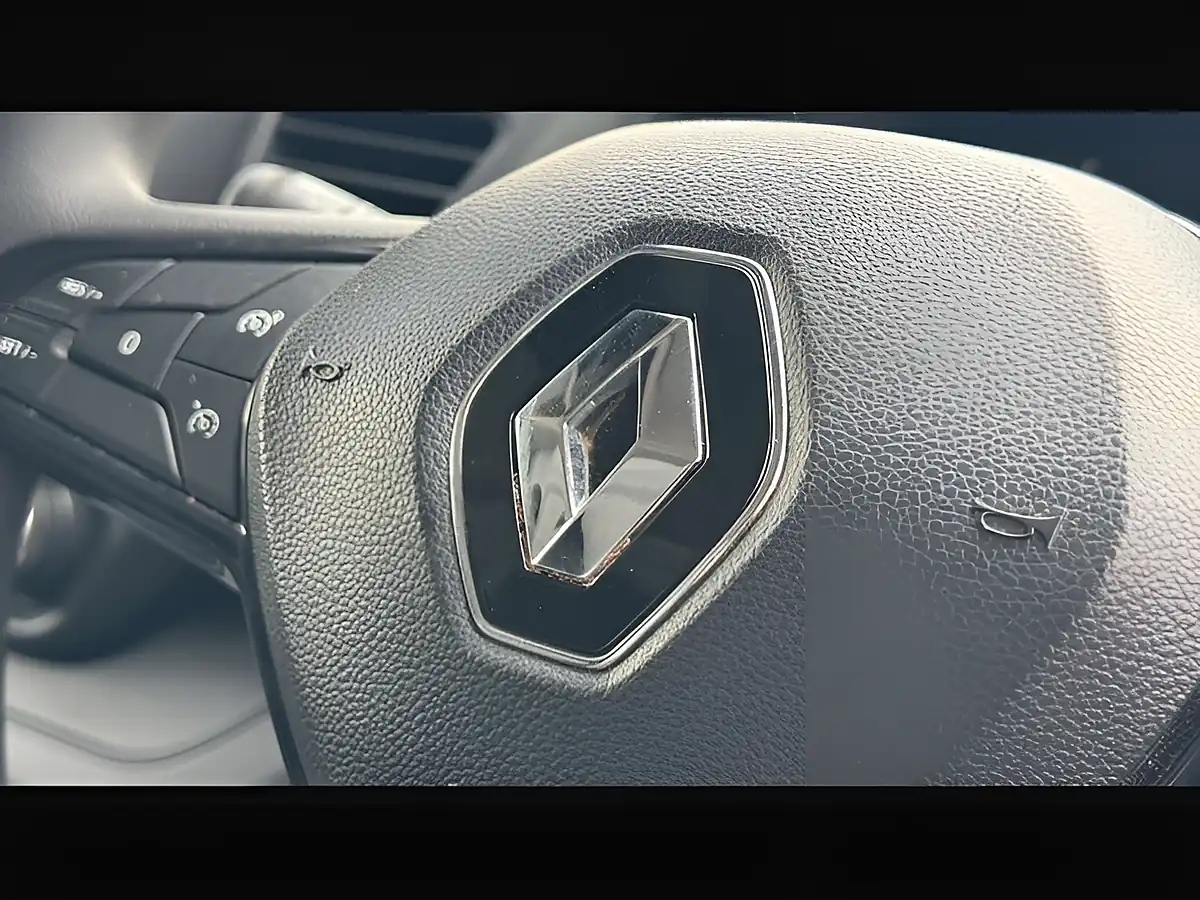 Used 2023 Renault Trafic SL30 Advance Glacier White - Interior and Exterior details 16