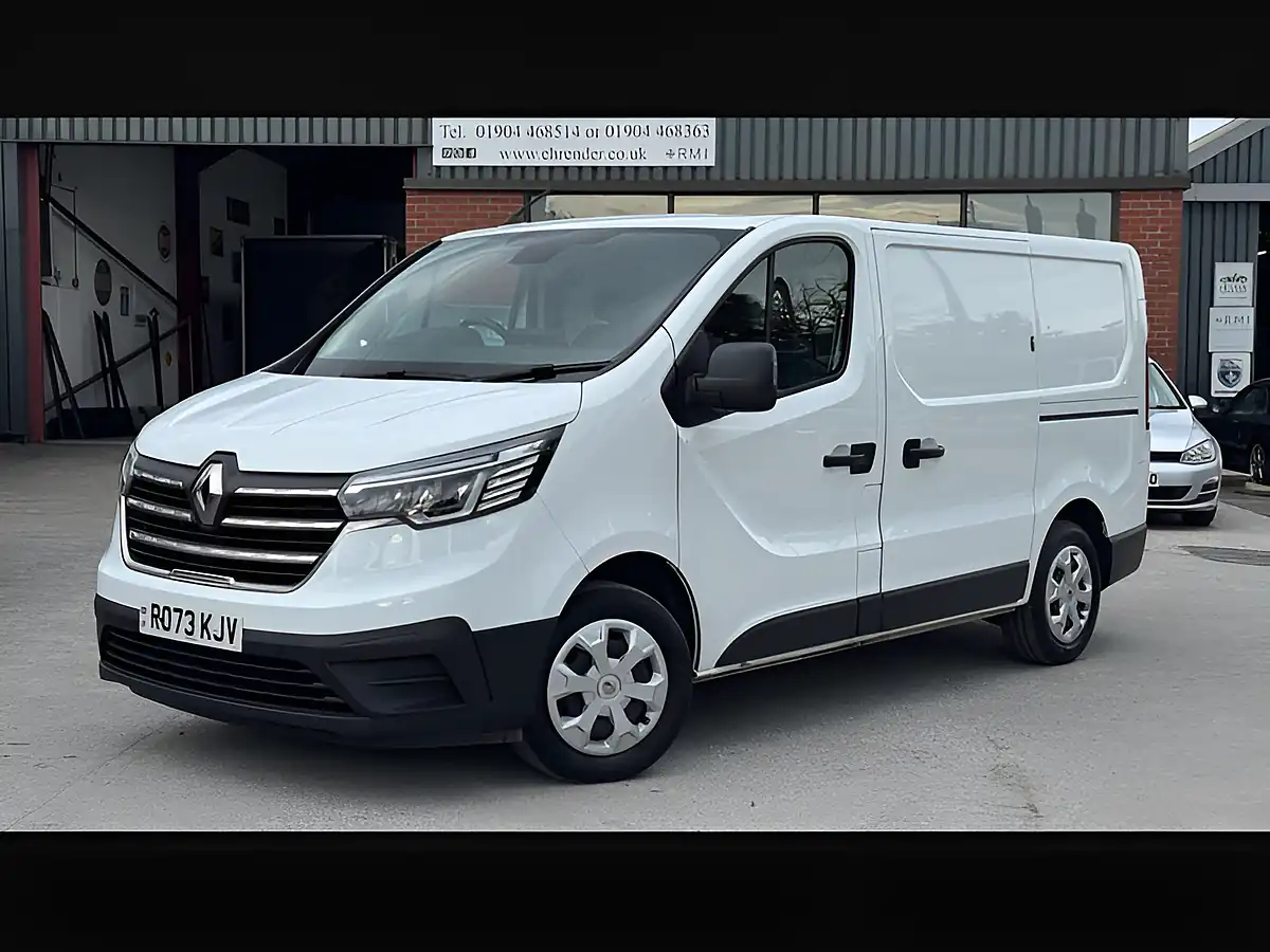 Used 2023 Renault Trafic SL30 Advance Glacier White - Interior and Exterior details 6