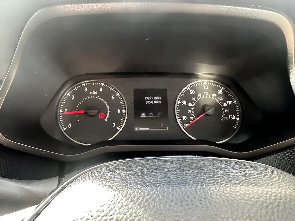 Used 2023 Renault Trafic SL30 Advance White - Interior and Exterior details 12