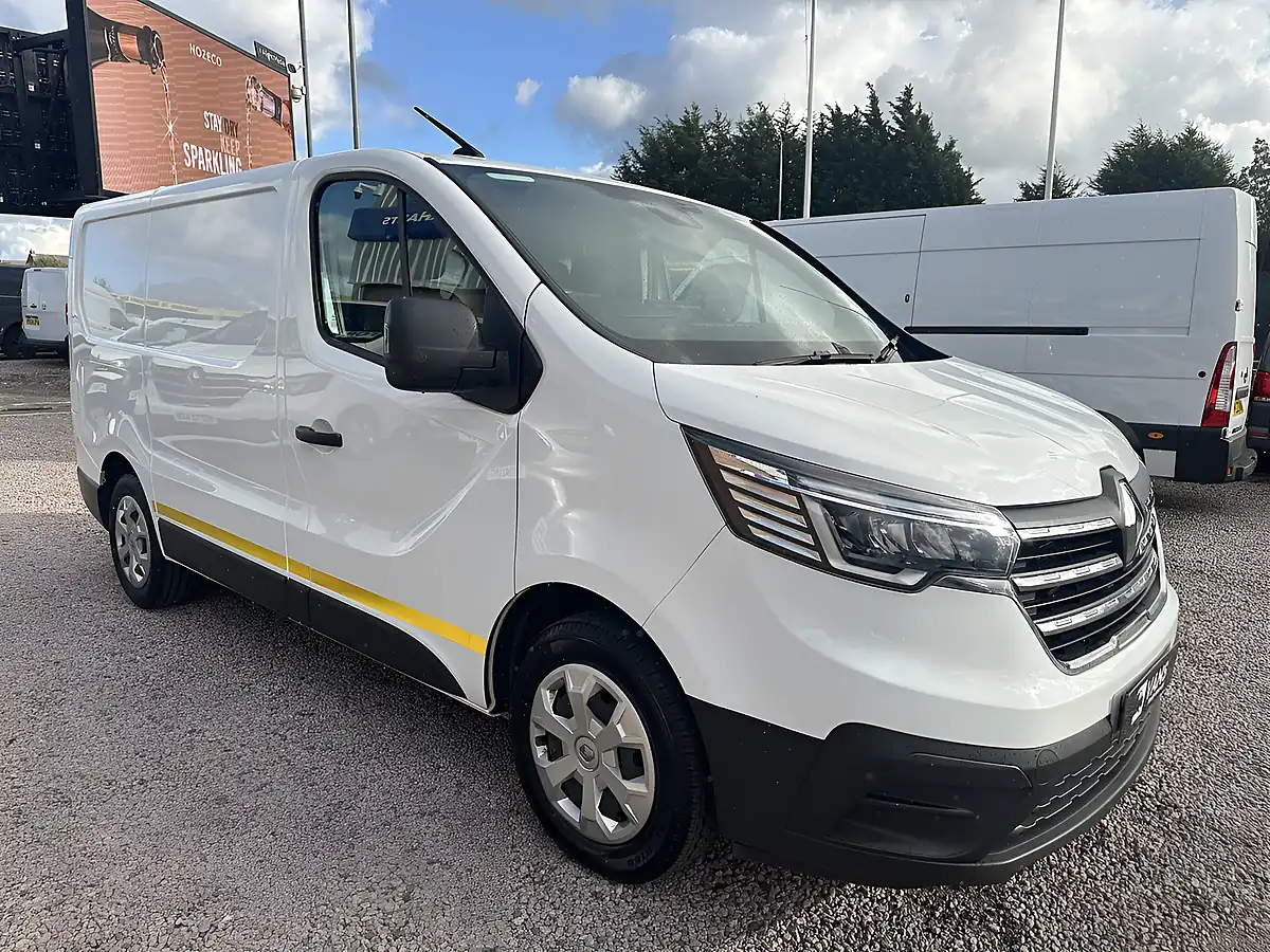 Used 2023 Renault Trafic SL30 Advance White - Interior and Exterior details 2
