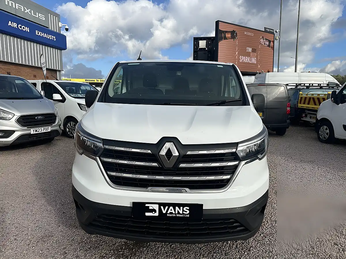 Used 2023 Renault Trafic SL30 Advance White - Interior and Exterior details 5