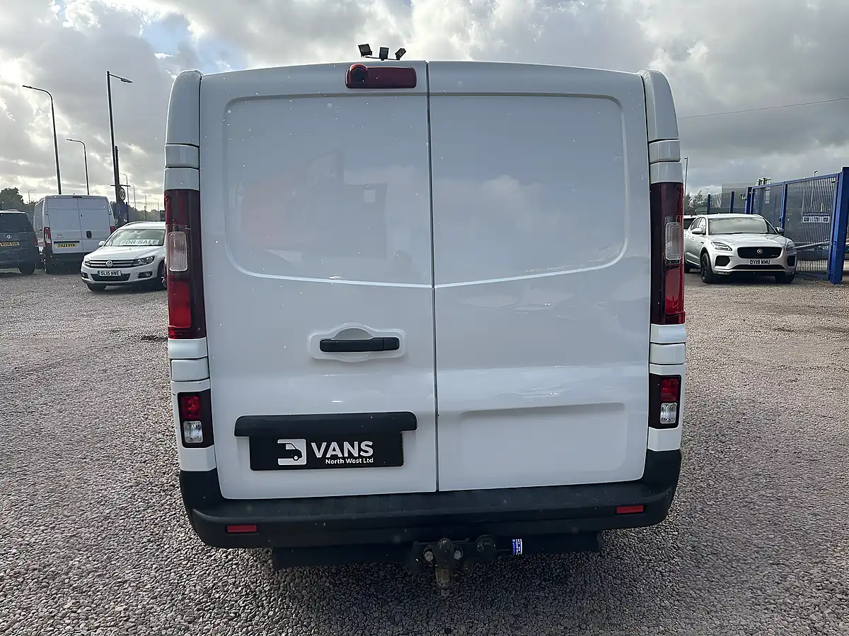 Used 2023 Renault Trafic SL30 Advance White - Interior and Exterior details 6