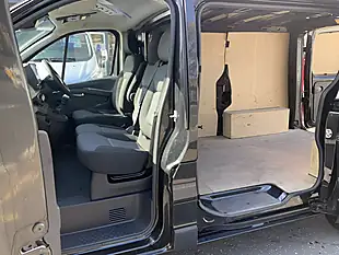 Used 2023 Renault Trafic SL30 Business+ Black - Interior and Exterior details 11