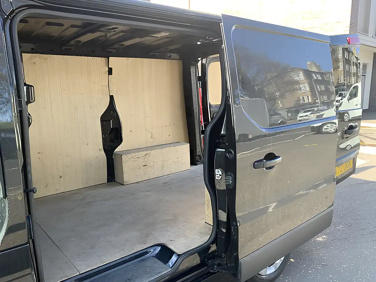 Used 2023 Renault Trafic SL30 Business+ Black - Interior and Exterior details 13