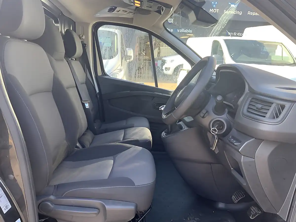 Used 2023 Renault Trafic SL30 Business+ Black - Interior and Exterior details 19