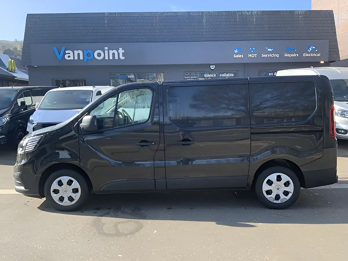 Used 2023 Renault Trafic SL30 Business+ Black - Interior and Exterior details 7