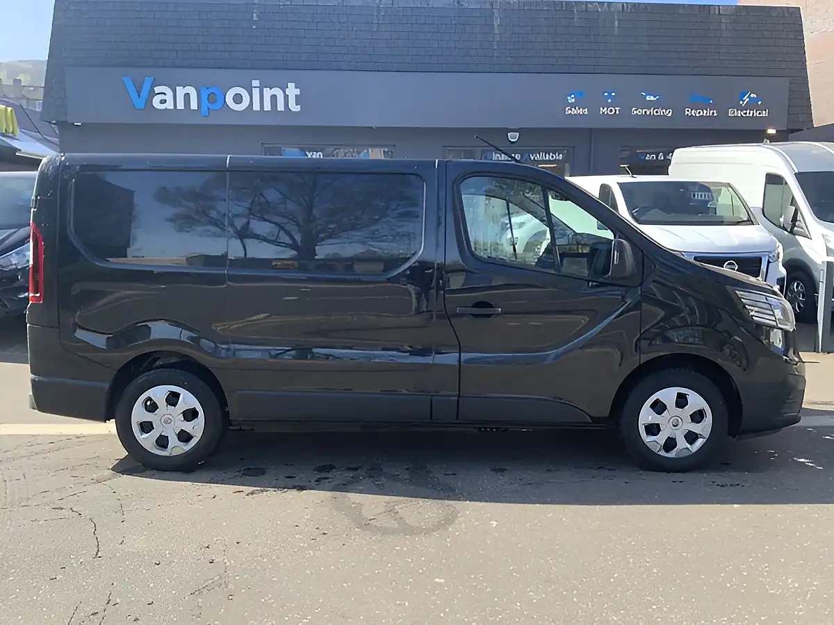 Used 2023 Renault Trafic SL30 Business+ Black - Interior and Exterior details 8