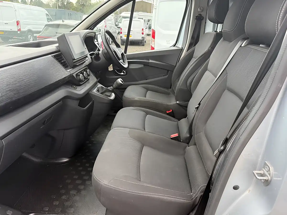 Used 2023 Renault Trafic SL30 Extra Grey - Interior and Exterior details 11