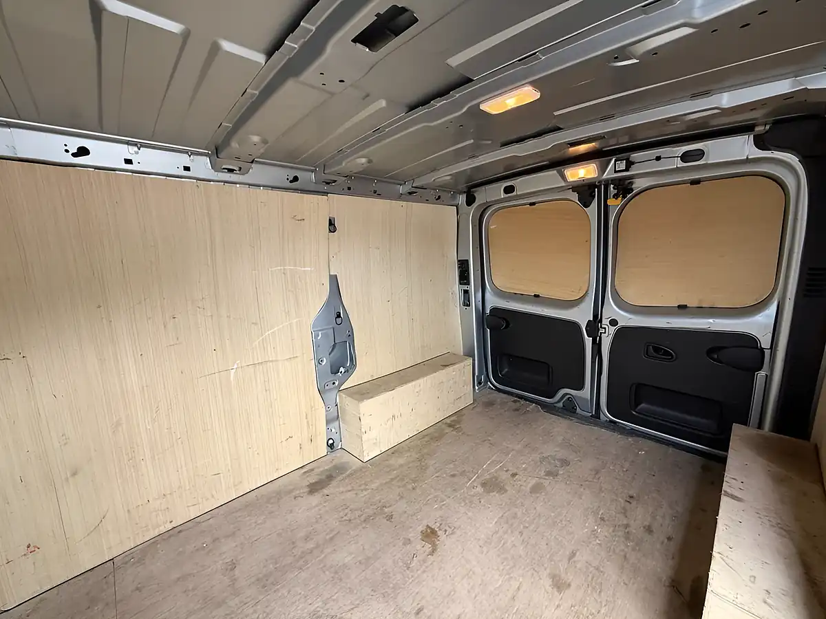 Used 2023 Renault Trafic SL30 Extra Grey - Interior and Exterior details 14