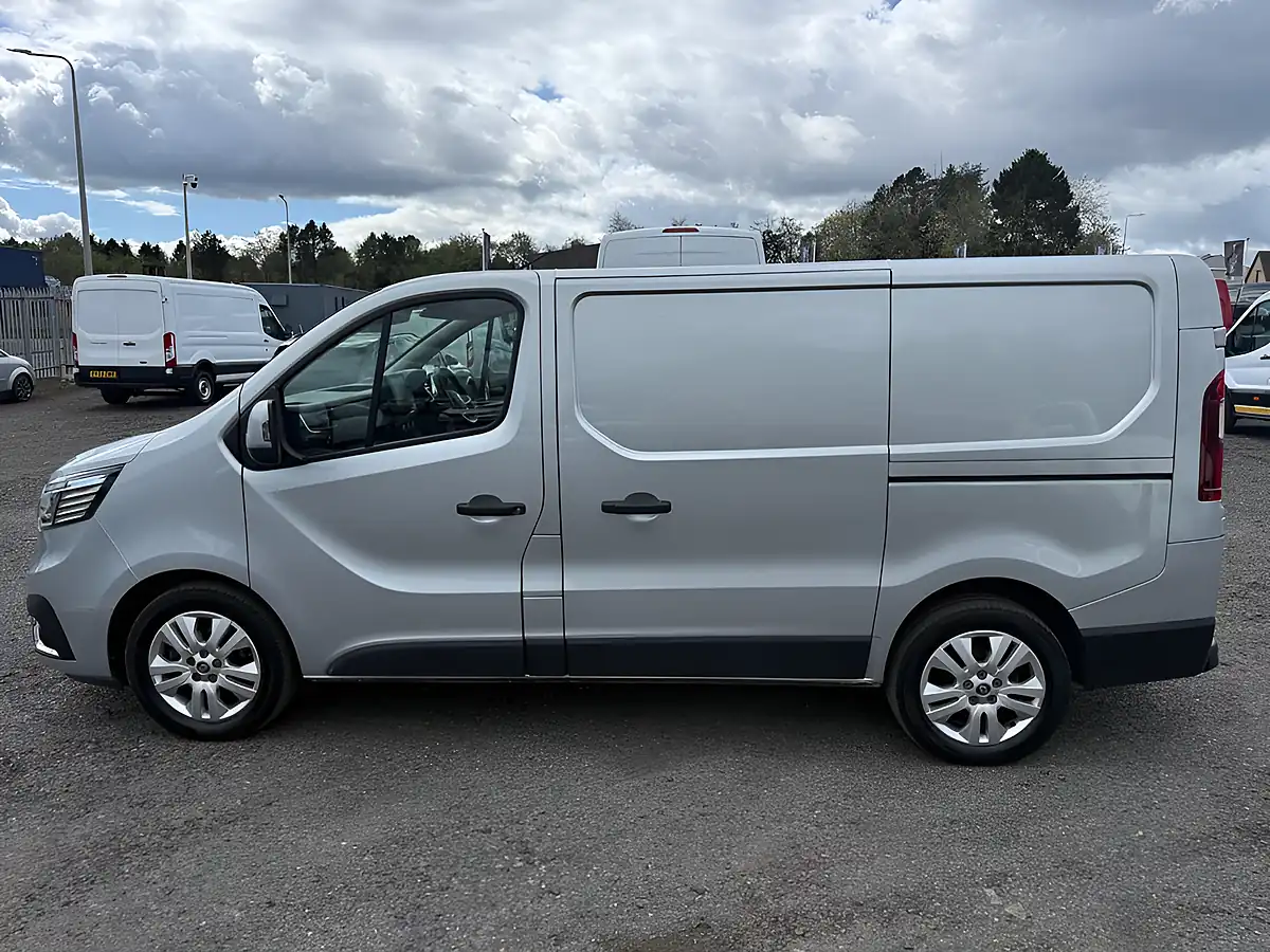 Used 2023 Renault Trafic SL30 Extra Grey - Interior and Exterior details 4