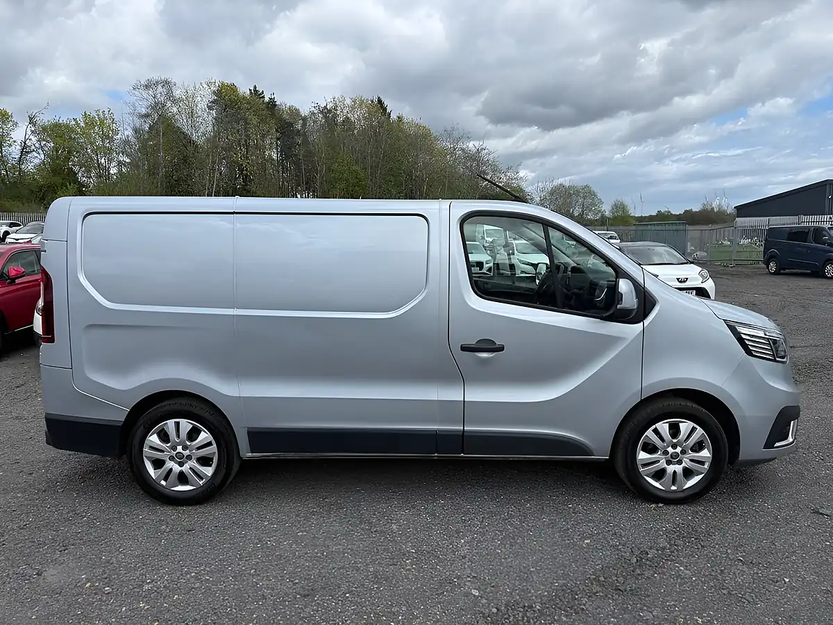 Used 2023 Renault Trafic SL30 Extra Grey - Interior and Exterior details 8