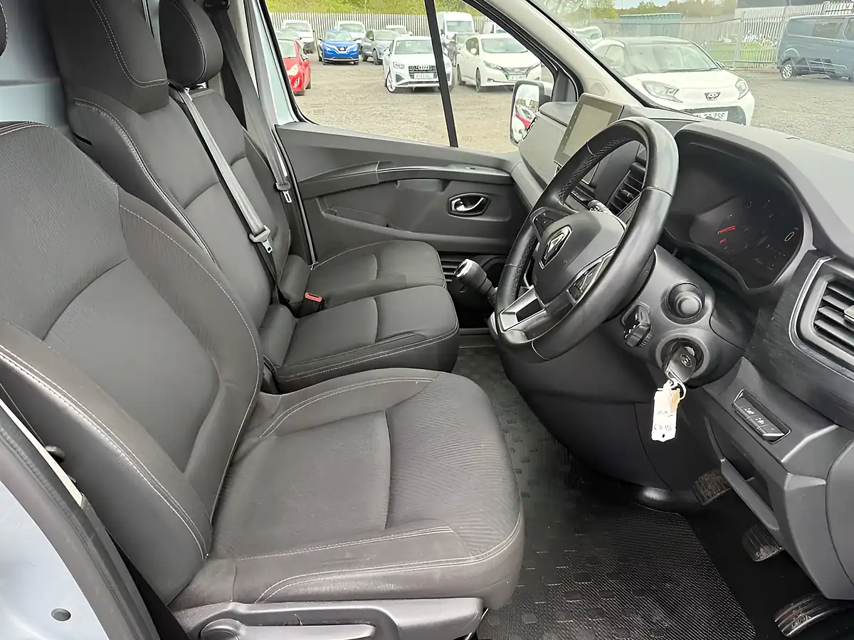 Used 2023 Renault Trafic SL30 Extra Grey - Interior and Exterior details 9