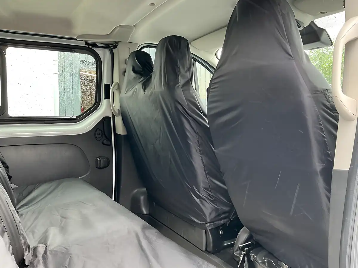 Used 2023 Renault Trafic Sport Crew Van Double Cab White - Interior and Exterior details 16