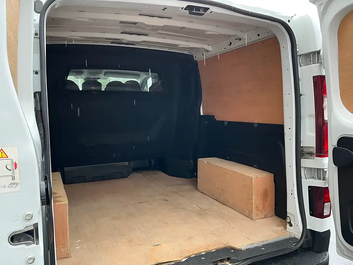 Used 2023 Renault Trafic Sport Crew Van Double Cab White - Interior and Exterior details 18