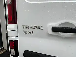 Used 2023 Renault Trafic Sport Crew Van Double Cab White - Interior and Exterior details 19