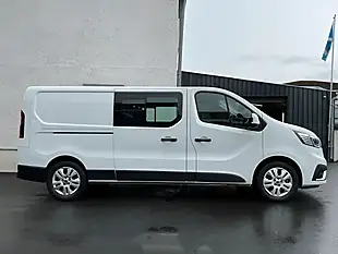 Used 2023 Renault Trafic Sport Crew Van Double Cab White - Interior and Exterior details 2