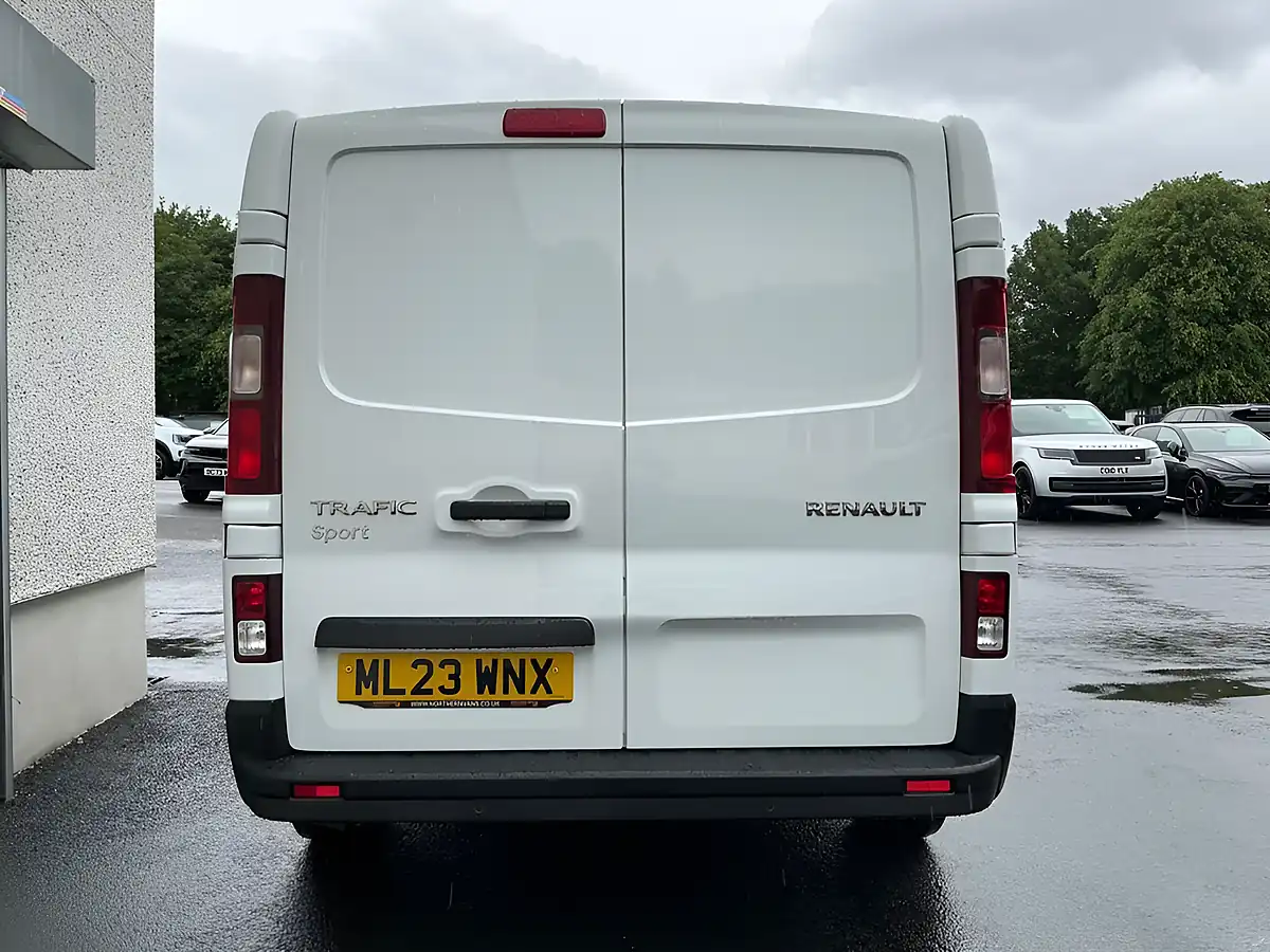 Used 2023 Renault Trafic Sport Crew Van Double Cab White - Interior and Exterior details 3