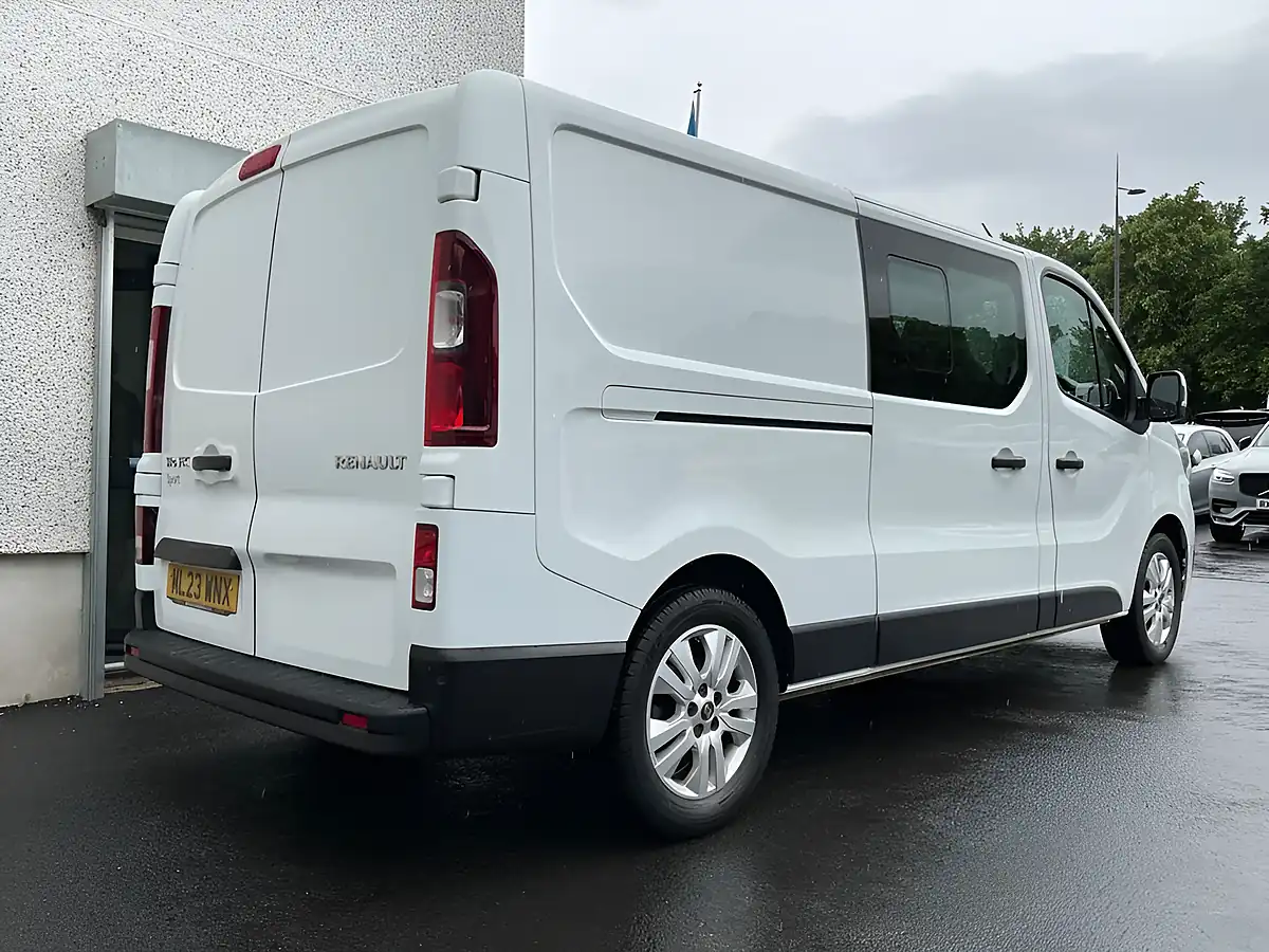 Used 2023 Renault Trafic Sport Crew Van Double Cab White - Interior and Exterior details 4