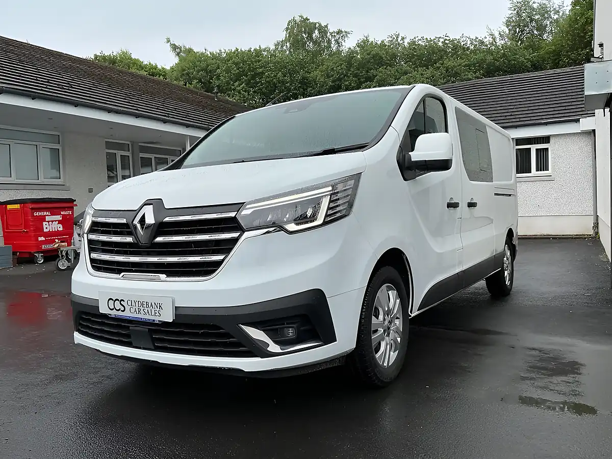 Used 2023 Renault Trafic Sport Crew Van Double Cab White - Interior and Exterior details 5