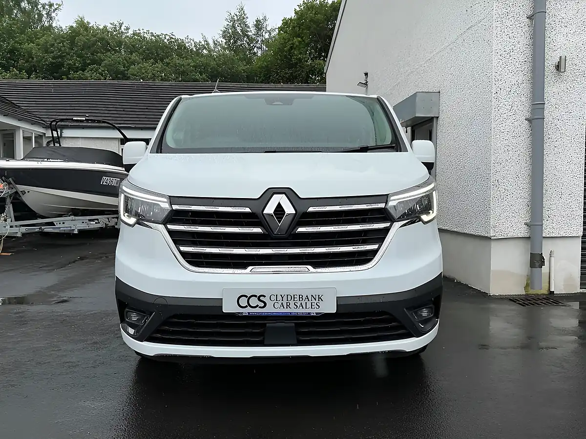 Used 2023 Renault Trafic Sport Crew Van Double Cab White - Interior and Exterior details 6