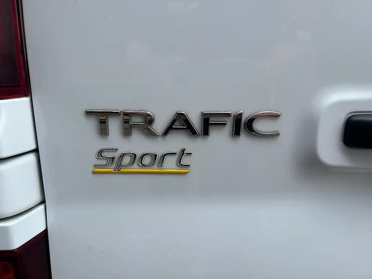 Used 2023 Renault Trafic Sport Glacier White - Interior and Exterior details 10