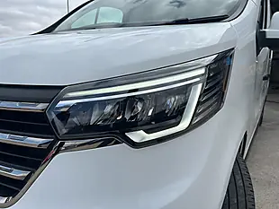 Used 2023 Renault Trafic Sport Glacier White - Interior and Exterior details 11