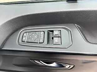 Used 2023 Renault Trafic Sport Glacier White - Interior and Exterior details 13