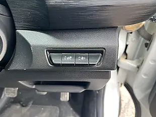 Used 2023 Renault Trafic Sport Glacier White - Interior and Exterior details 14