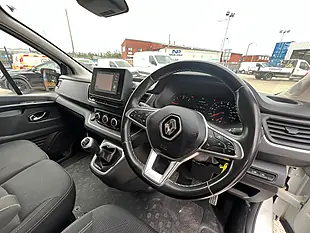 Used 2023 Renault Trafic Sport Glacier White - Interior and Exterior details 15