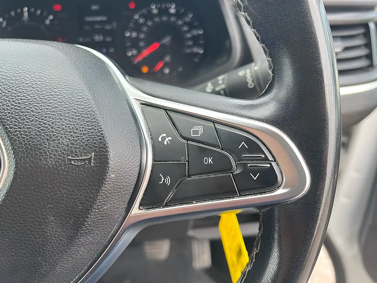 Used 2023 Renault Trafic Sport Glacier White - Interior and Exterior details 16