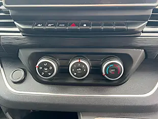 Used 2023 Renault Trafic Sport Glacier White - Interior and Exterior details 17