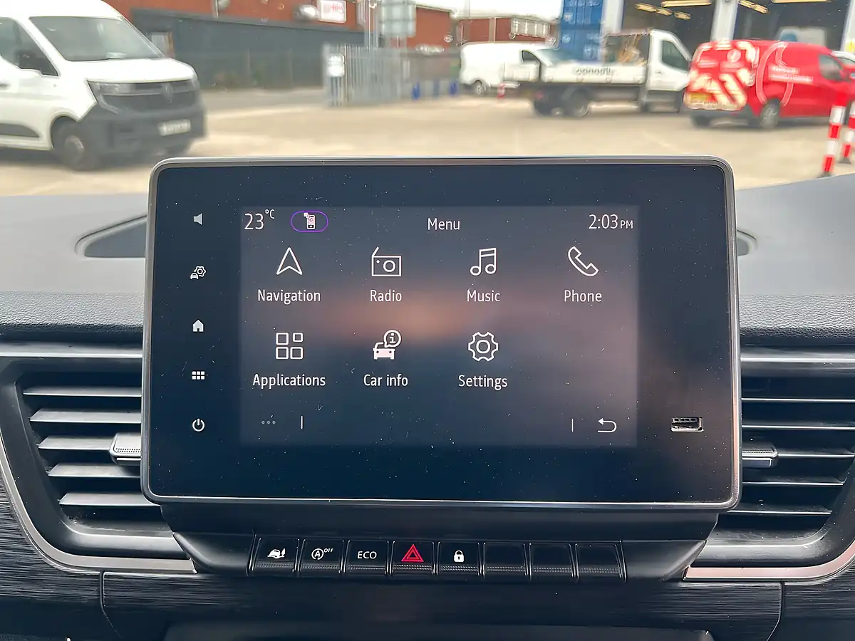 Used 2023 Renault Trafic Sport Glacier White - Interior and Exterior details 19