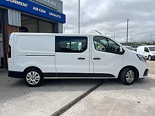 Used 2023 Renault Trafic Sport Glacier White - Interior and Exterior details 2