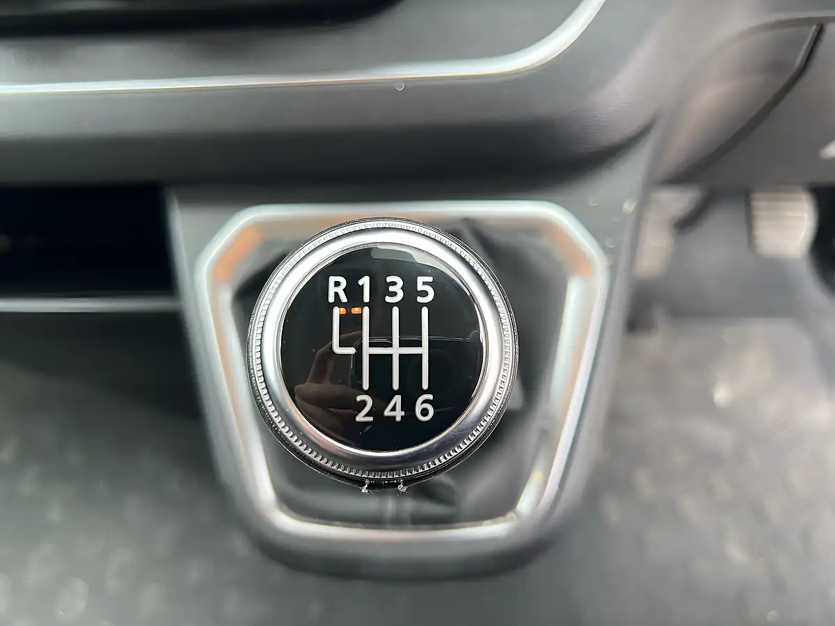 Used 2023 Renault Trafic Sport Glacier White - Interior and Exterior details 20