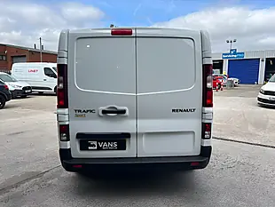 Used 2023 Renault Trafic Sport Glacier White - Interior and Exterior details 4