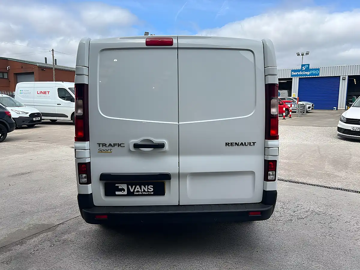 Used 2023 Renault Trafic Sport Glacier White - Interior and Exterior details 4